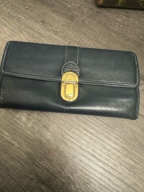 Louis Vuitton Utah Leather Portefeuille Sarah long wallet